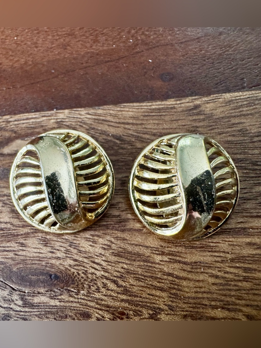 Vintage Crown Trifari Gold Tone Swirl Filigree Geometric Clip-on Earrings